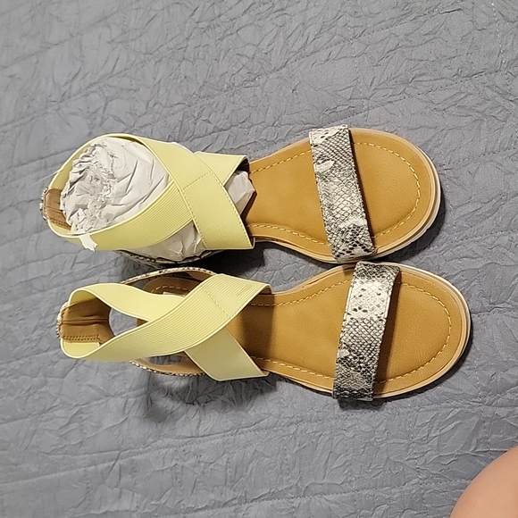 NEW Dolce vita yellow and snake sandals - Picture 1 of 4